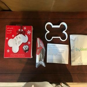 12 Paw Print Ornament / Dog Or Puppy Print - 1 case Q=12